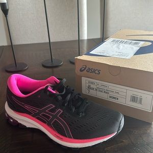 ASICS. Women’s. Size 7. Brand new.